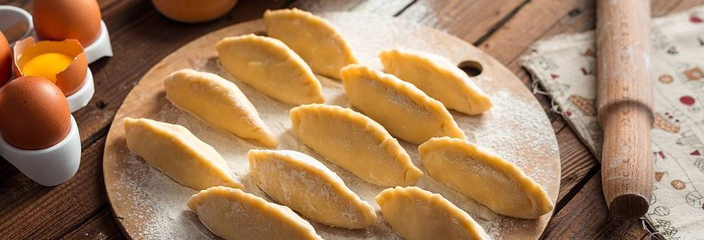 cooking pies vareniki pelmeni cook